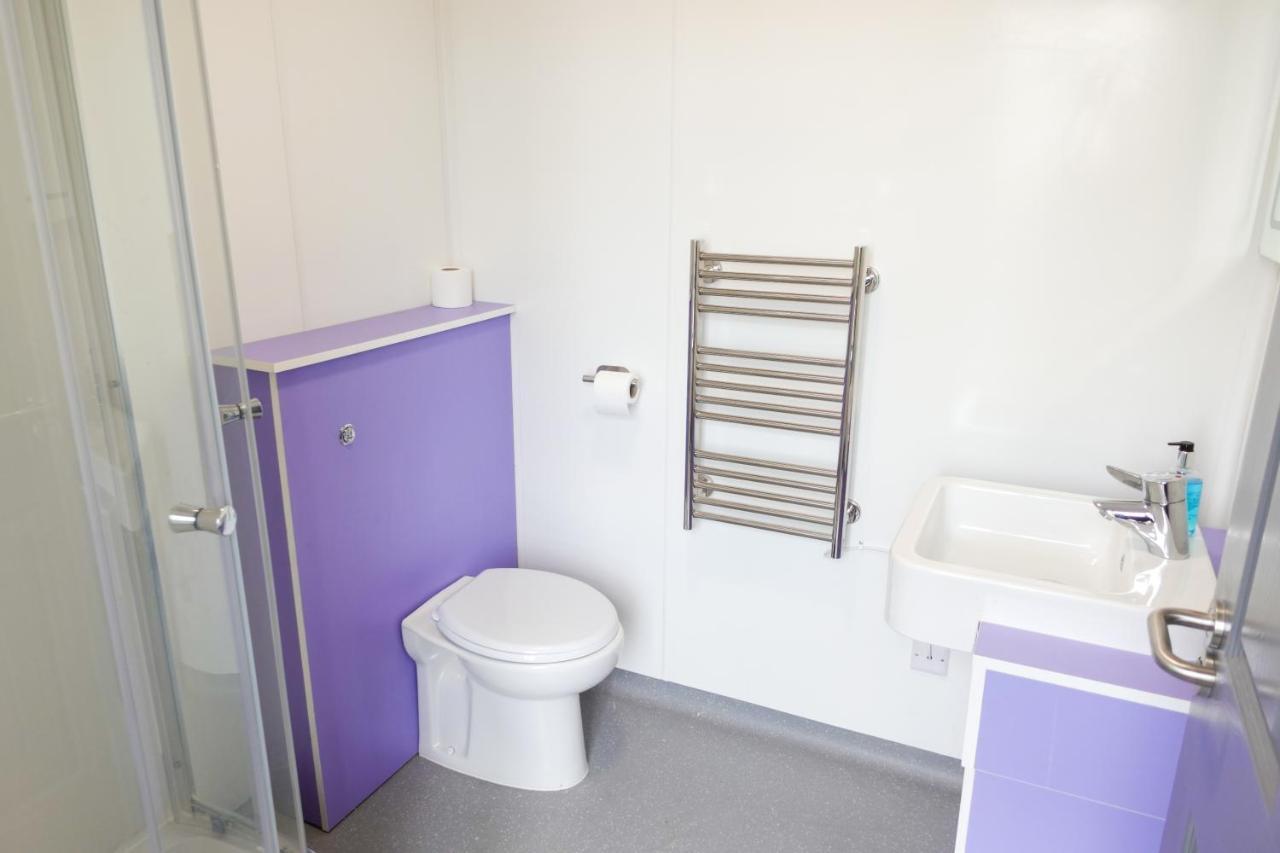 Cwtsh Hostel Swansea Exterior foto A bathroom in a student flat